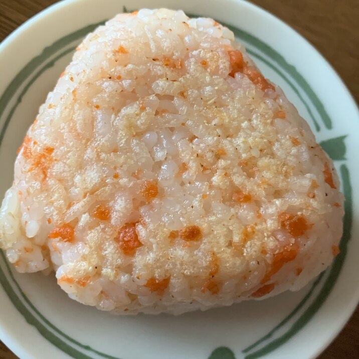 鮭フレークとごまの焼きおにぎり☆